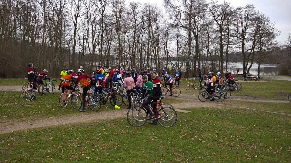 Ryttere samlet ved starte på Gentleman's Race