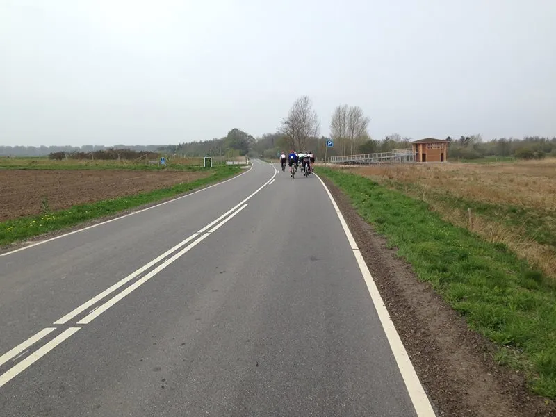 Nordfyn Rundt 2015: Kasper ser frontgruppen sejle afsted kort før mål