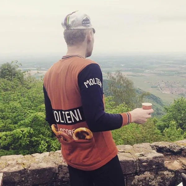Kasper nyde udsigten fra fra toppen af Königsberg på træningslejr i Alsace